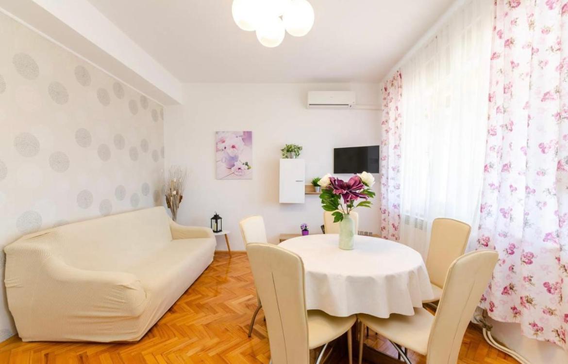 Apartments Tatjana ツリクヴェニツァ エクステリア 写真